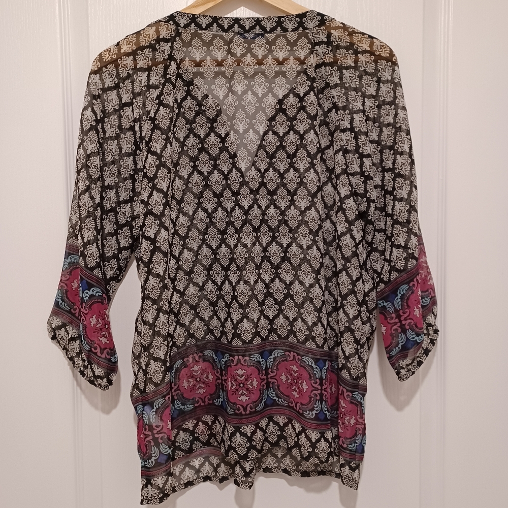 ✨️ 5 for $15 - Ricki's Black and Pink Patterned Top - Picture 6 of 9